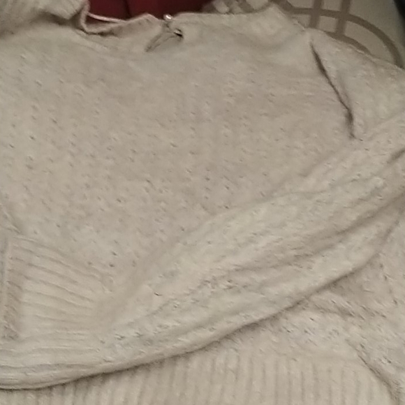 Fuzzy sweater - Picture 1 of 3